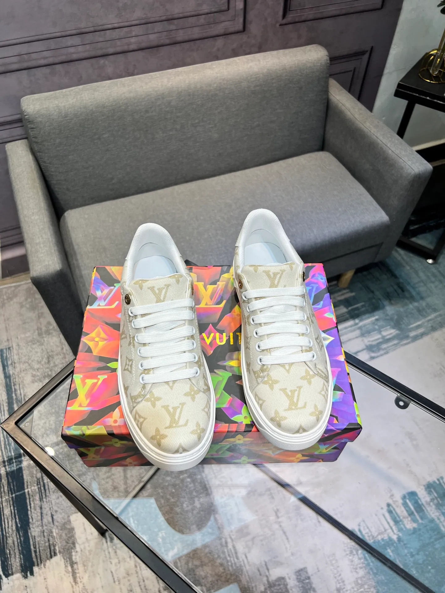 Men's shoes 💰520 LV Louis Vuitton. The latest fashionable casual shoes are popular in physical stores. The new spring and summer comfortable imported custom patent leather plus cowhide, cowhide mesh, and unique jacquard fabric element design. With sheepskin lining, Lv original base, [sun][sun] high-end packaging and high quality💪Details determine quality, welcome to compare🇮🇹Code number 38-44, 45 can be customized